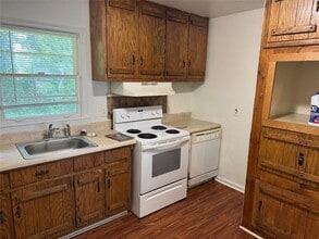 828 Catherine St in Forest Park, GA - Building Photo - Building Photo