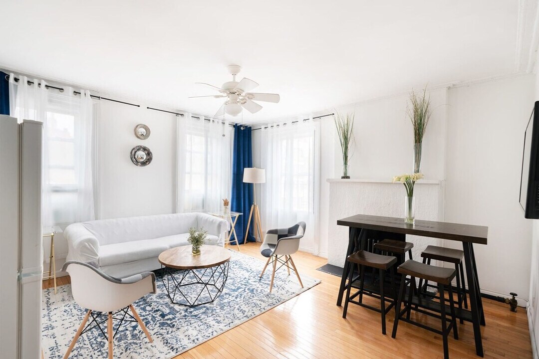 101 W 11th St in New York, NY - Building Photo