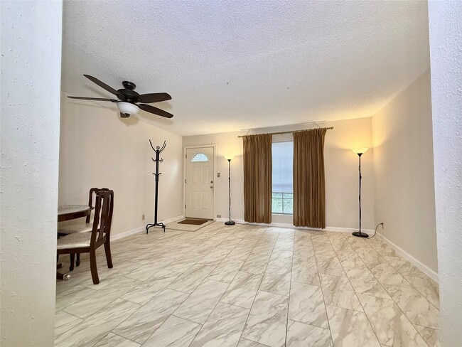 11002 Hammerly Blvd in Houston, TX - Building Photo - Building Photo