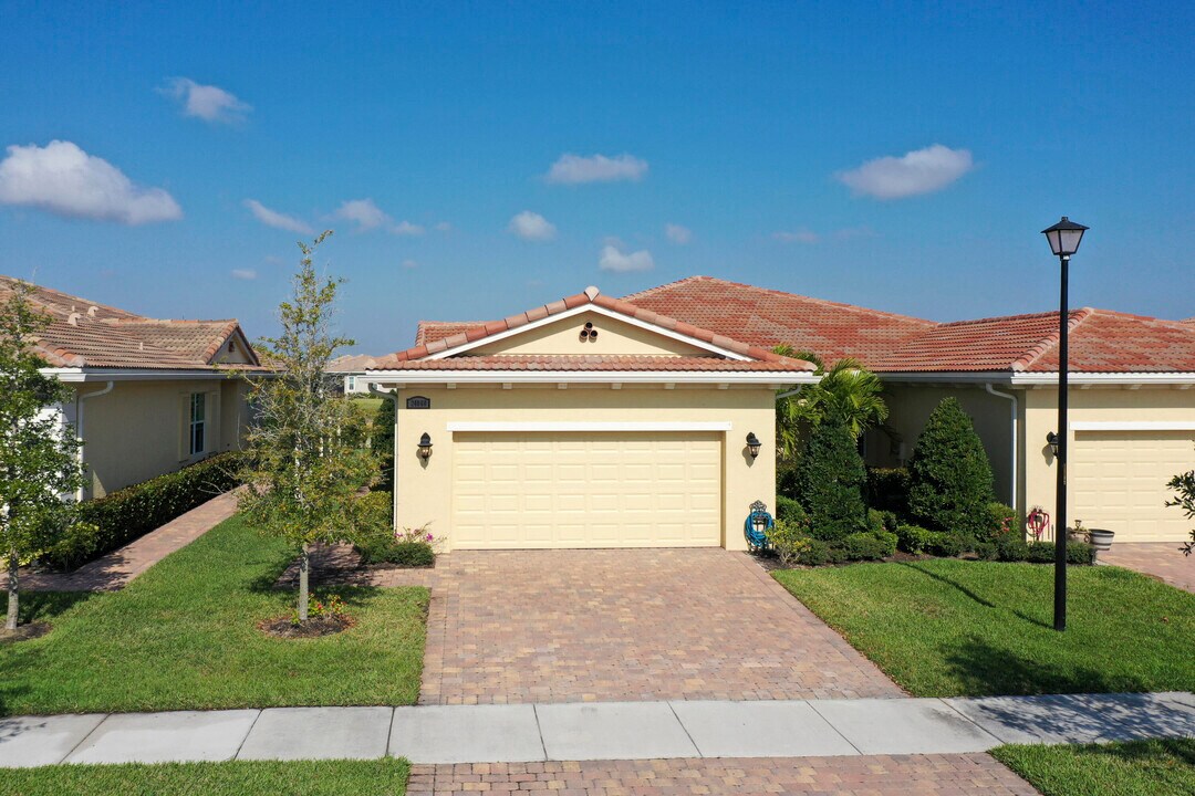 24060 SW Firenze Wy in Port St. Lucie, FL - Building Photo