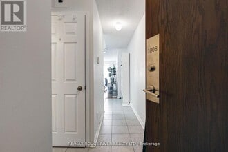 11 Oneida Crescent in Richmond Hill, ON - Building Photo - Building Photo