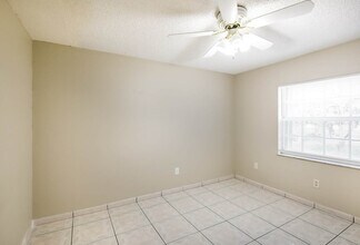 6480 SW 160th Ct in Miami, FL - Foto de edificio - Building Photo