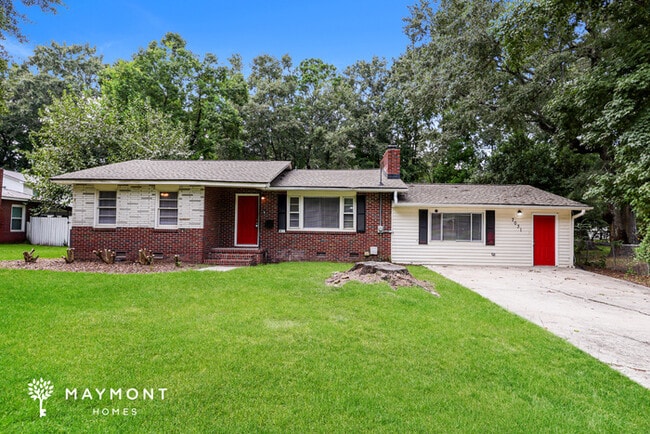 property at 7031 N Kenwood Dr