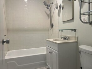 1423 Commonwealth Ave, Unit 202 in Boston, MA - Foto de edificio - Building Photo