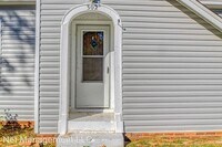 302 S Flood Ave photo'