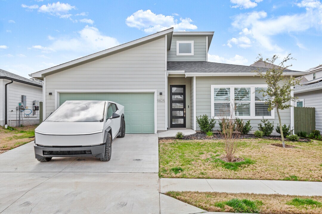 9825 Evening Canopy Dr in Manor, TX - Building Photo