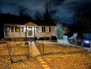 21507 Court St in Ettrick, VA - Building Photo - Building Photo