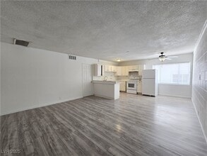 2913 Stewart Ave in Las Vegas, NV - Building Photo - Building Photo