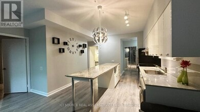 29 Singer Ct in Toronto, ON - Building Photo - Building Photo