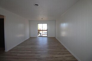 126 Fairway Ave in Monett, MO - Building Photo