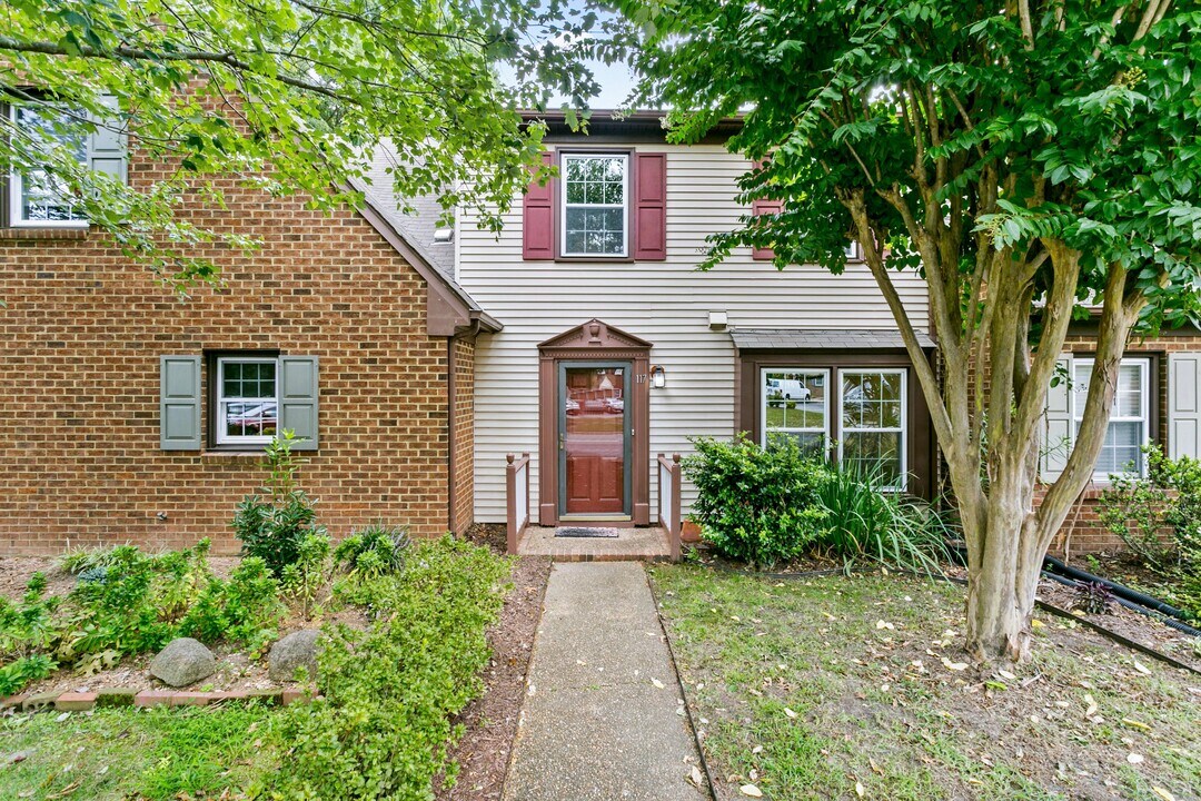 117 Wellesley Dr in Newport News, VA - Building Photo