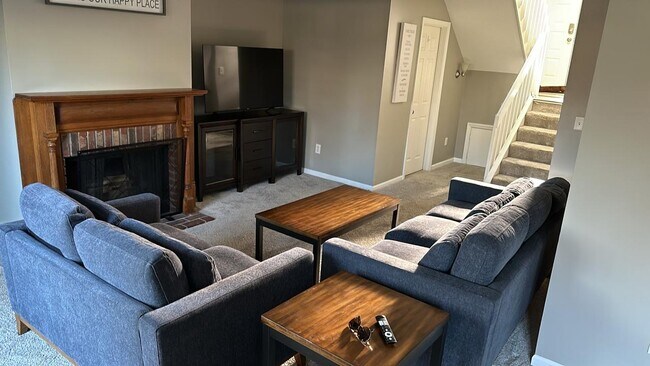 property at 204 Sherwood Green Ct