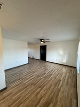 472063 OK-101 in Muldrow, OK - Foto de edificio - Building Photo