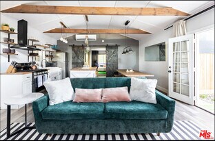 6512 Coldwater Canyon Ave in Los Angeles, CA - Building Photo