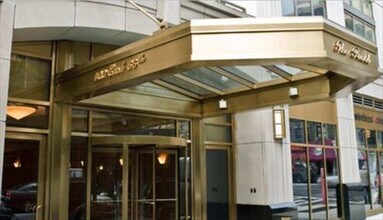 400 E 66th St in New York, NY - Foto de edificio - Building Photo