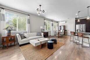 8092 SE Butternut Creek Pkwy in Hillsboro, OR - Building Photo