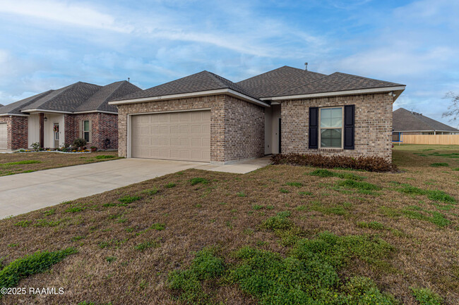 102 Alpine Meadows Ln in Lafayette, LA - Building Photo - Building Photo