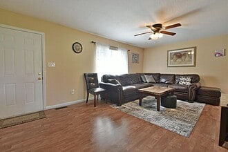 6100 Cougar Dr in Knoxville, TN - Building Photo - Building Photo