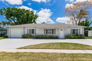 9896 Liberty Ct in Boca Raton, FL - Building Photo