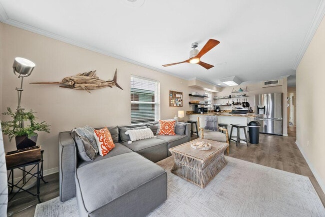 1476 W Lagoon Ave