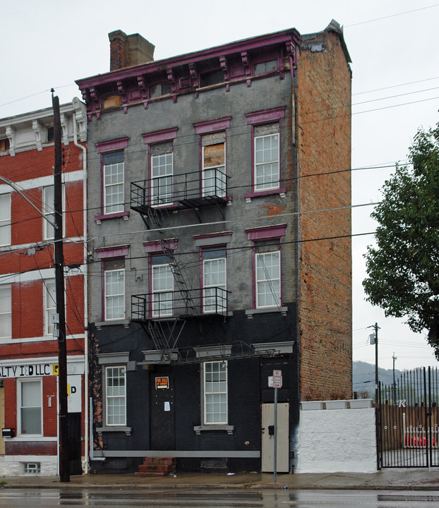 522 W Liberty St in Cincinnati, OH - Foto de edificio