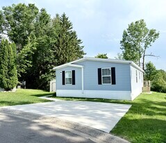 9345 White Pine Ct in Linden, MI - Building Photo