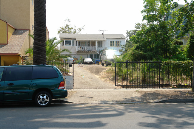 132 S Carondelet St in Los Angeles, CA - Building Photo - Building Photo