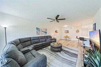 6914 Satinleaf Rd N in Naples, FL - Building Photo - Building Photo