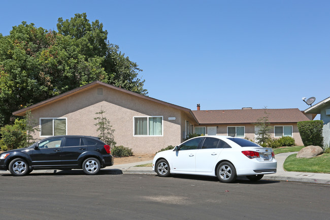 2224 Sylmar Ave in Clovis, CA - Building Photo - Building Photo