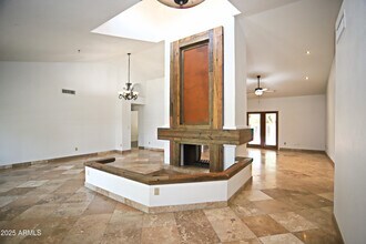 10575 E Mission Ln in Scottsdale, AZ - Foto de edificio - Building Photo