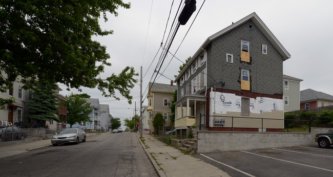 45 Fuller Ave in Central Falls, RI - Building Photo - Building Photo