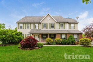 2661 Shady Ln in Pottstown, PA - Building Photo