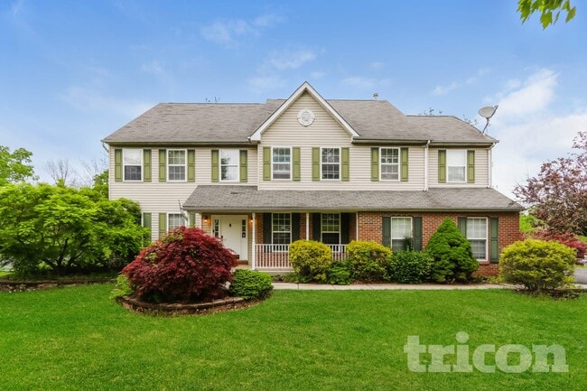 property at 2661 Shady Ln