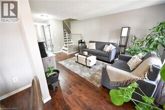 59 Edgemere Dr in Cambridge, ON - Building Photo - Building Photo