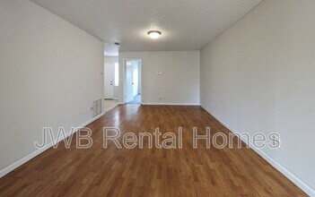1300 Bay Hill Blvd in Orange Park, FL - Building Photo - Building Photo