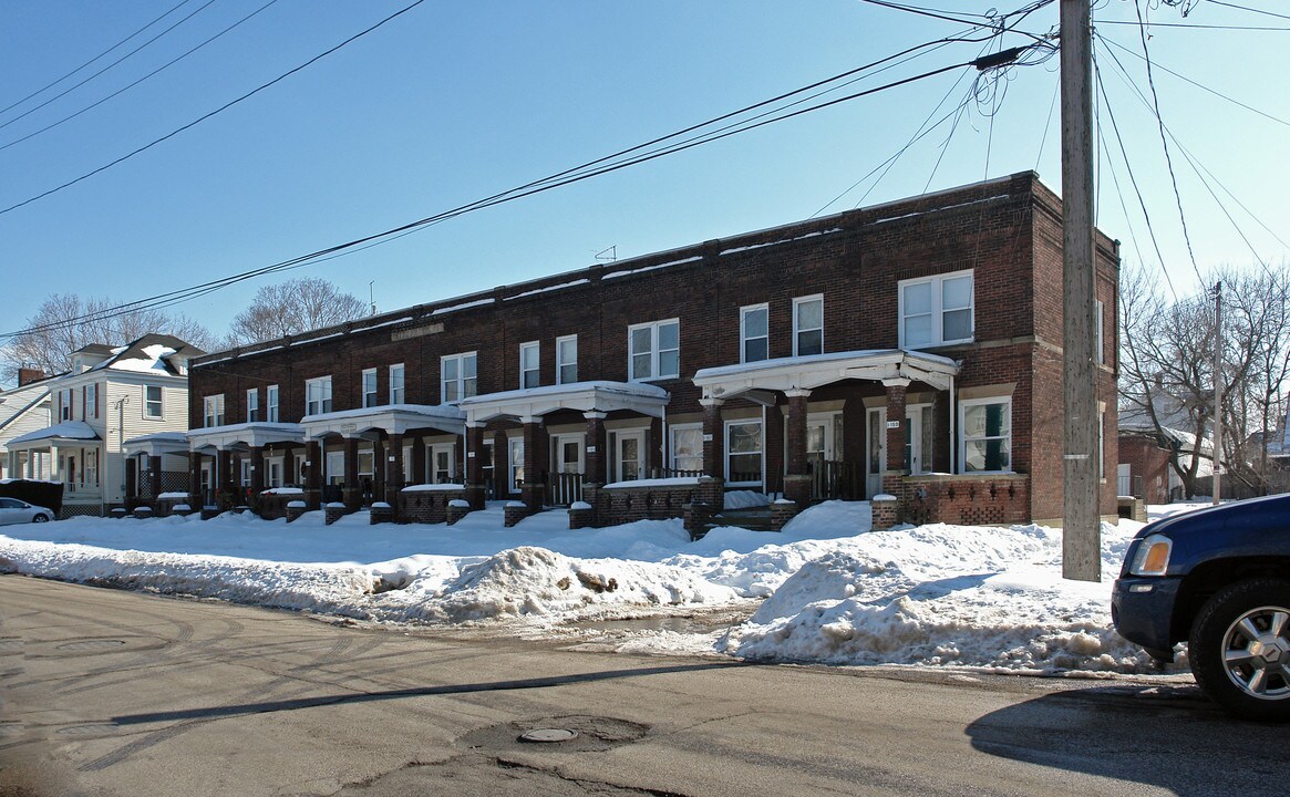 1143 W 5th St in Lorain, OH - Building Photo