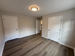 265 Dunstable Rd in Tyngsboro, MA - Foto de edificio - Building Photo