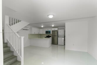 1116 NW 51st Terrace in Miami, FL - Building Photo - Building Photo