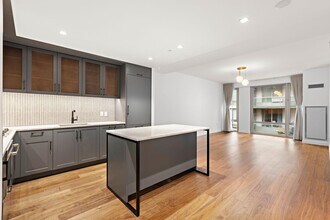 2 Shore Ln in Jersey City, NJ - Building Photo - Building Photo