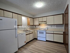 10 Hartley St, Unit 7 in Lewiston, ME - Building Photo - Building Photo