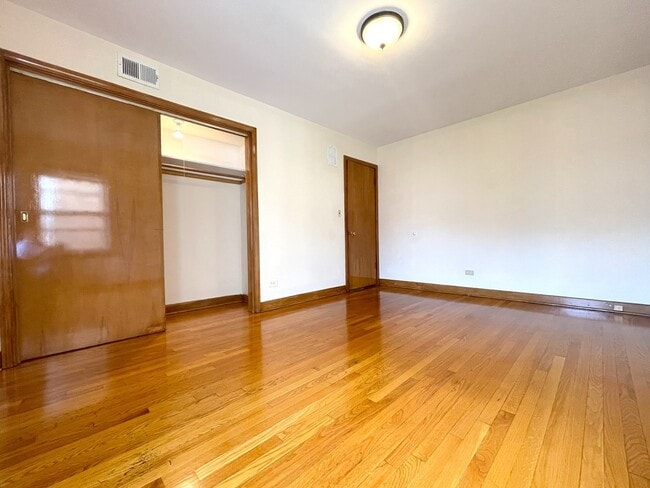 5127 N Springfield Ave in Chicago, IL - Building Photo - Building Photo