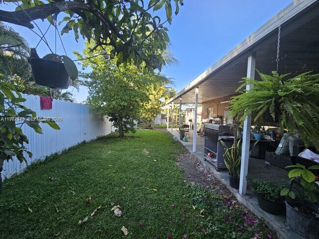 718 SE 12th Ter in Homestead, FL - Building Photo - Building Photo