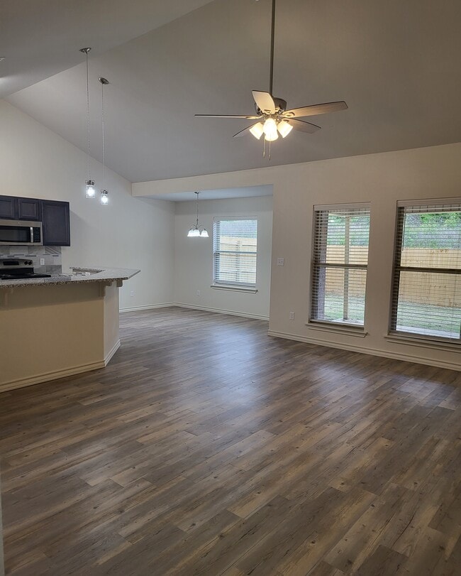 6848 Lakeridge Dr, Unit Duplex-Lakeridge Villas in Texarkana, TX - Building Photo - Building Photo