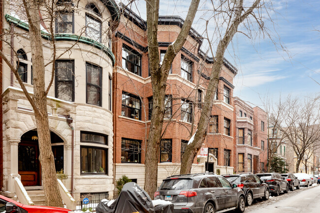 441 W Roslyn Pl in Chicago, IL - Foto de edificio - Building Photo