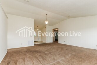 6621 Deer Knolls Dr in Dayton, OH - Building Photo - Building Photo