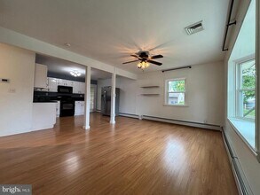 64 Valley Rd in Phoenixville, PA - Building Photo - Building Photo