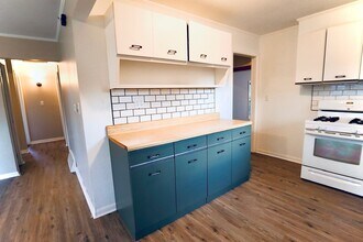 423 Lawrence Ave in Grayslake, IL - Building Photo - Building Photo