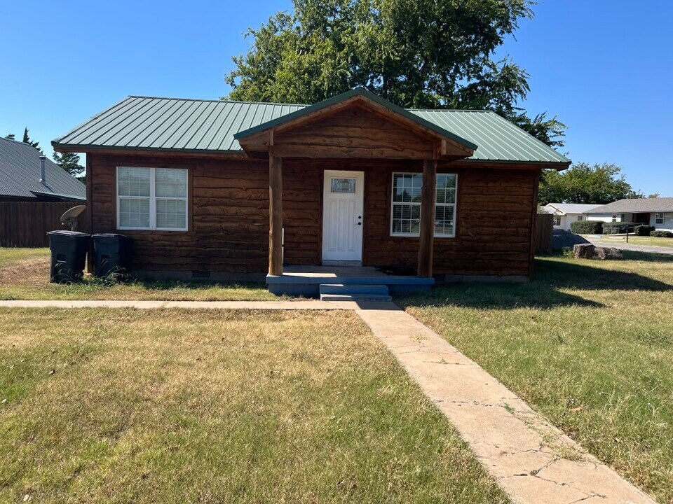 121 G St in Elgin, OK - Foto de edificio