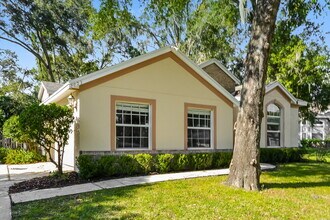 2073 Nexus Ct in Apopka, FL - Foto de edificio - Building Photo