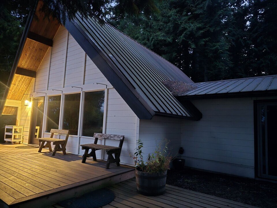 3019 Douglas Rd in Ferndale, WA - Building Photo